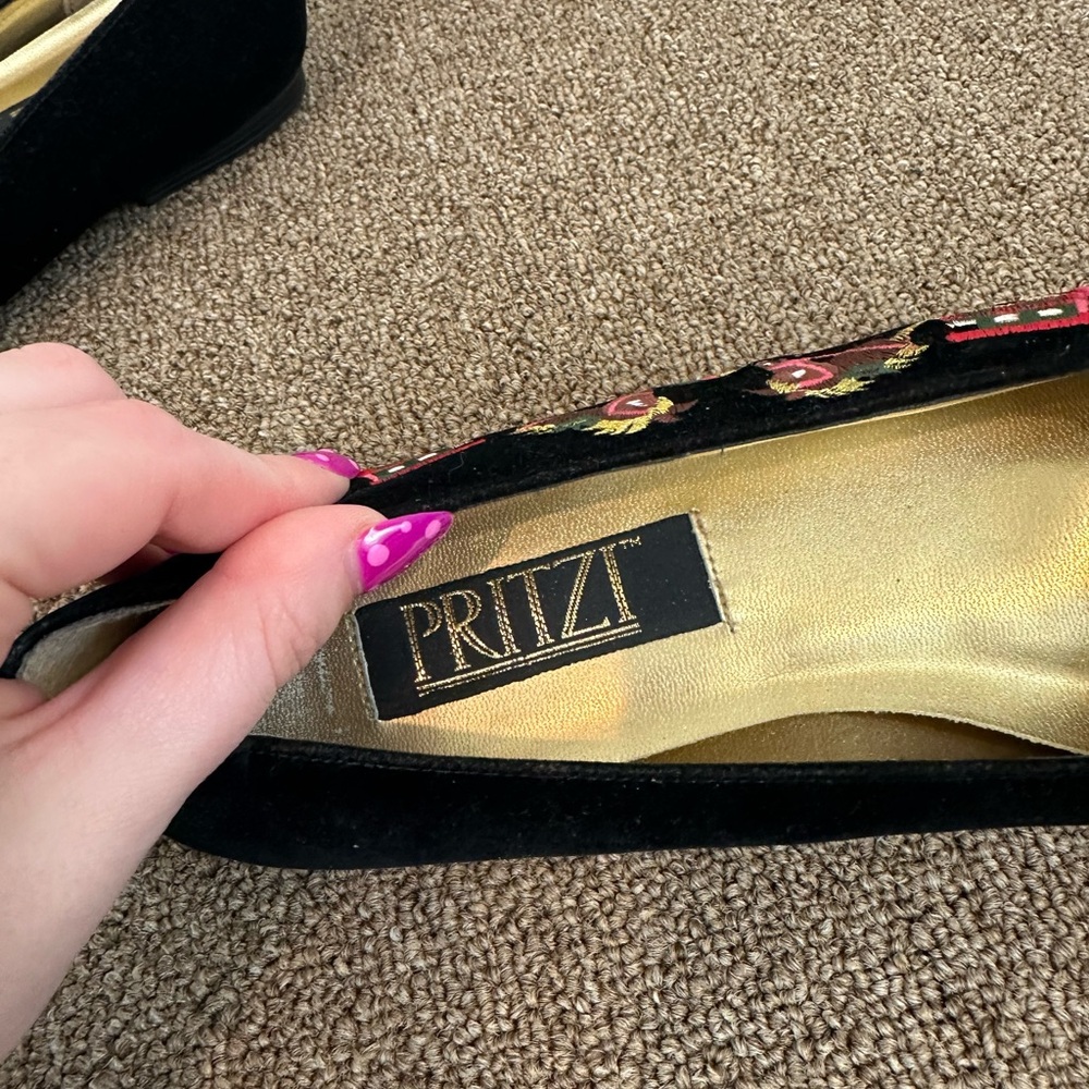 Vintage Pritzi Black Velvet Women's Embroidered Christmas Flats Santa Train Sz 7 - Picture 4 of 6
